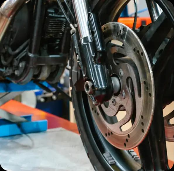 Motorcycle front wheel and brake disc