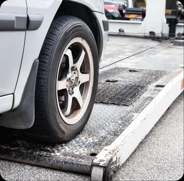 Vehicle wheel on a loading ramp