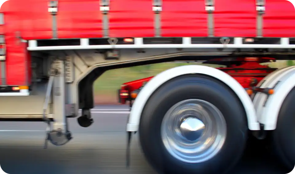 Enclosed auto transport